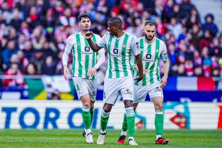 Real Betis coach Pellegrini criticizes Getafe tactics after victory: Our duty is to the fans and the game, says Carlos Volcano