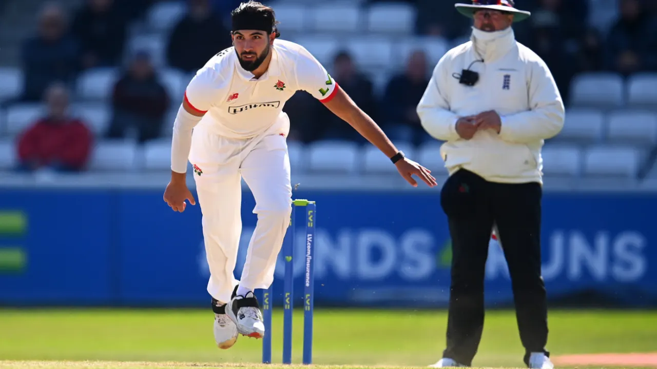 Saqib Mahmood's Test aspirations remain strong despite Lancashire white-ball contract