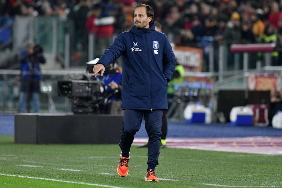 Gilardino fighting for Genoa coaching position; discusses potential new signing Pereiro